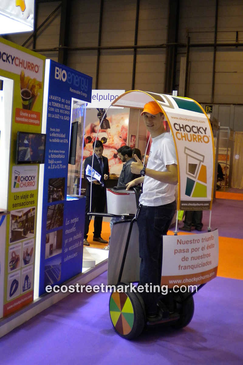 Segway con publicidad en feria
