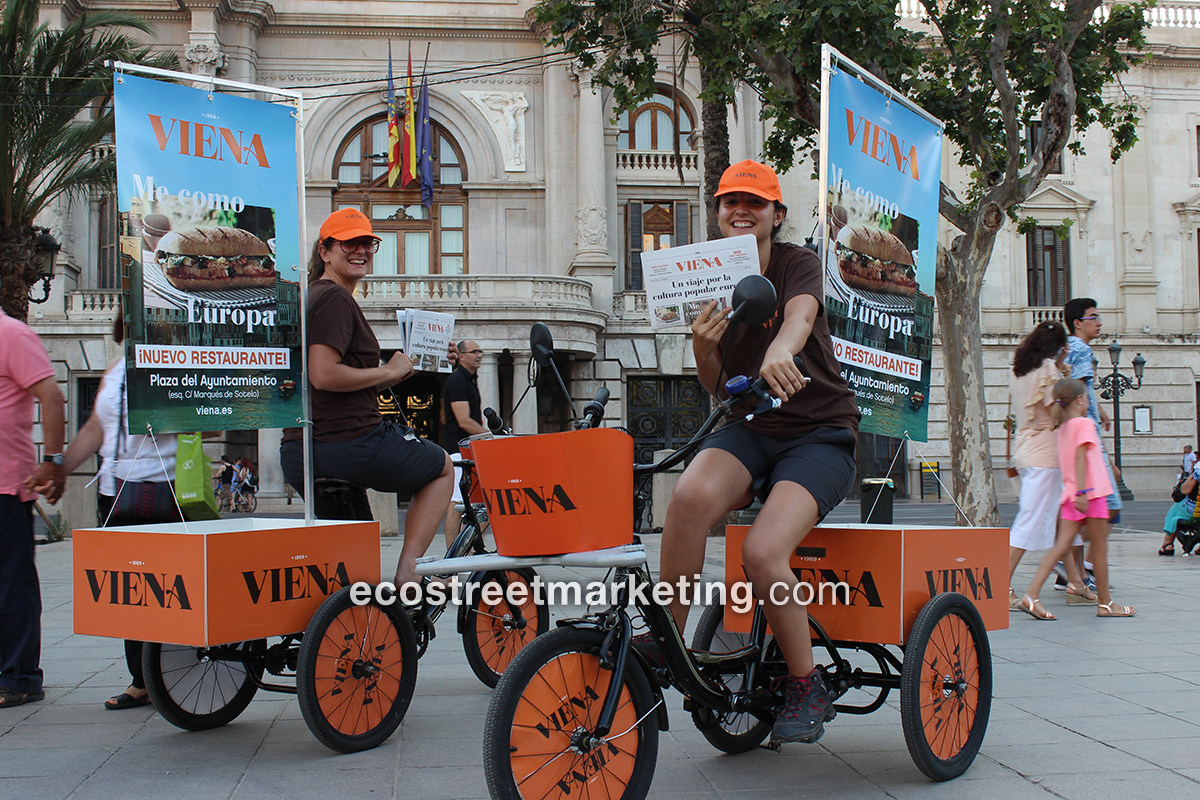 Triciclo con publicidad para activación en Valencia