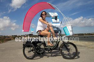 Triciclo con publicidad para hoteles en Mediterráneo