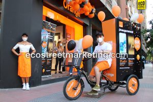 Azafatos street marketing con bicicletas novedad
